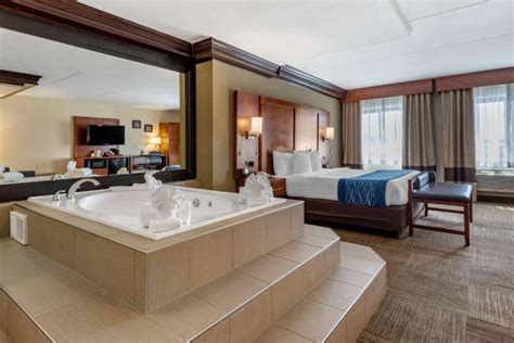 hotels with jacuzzi in room